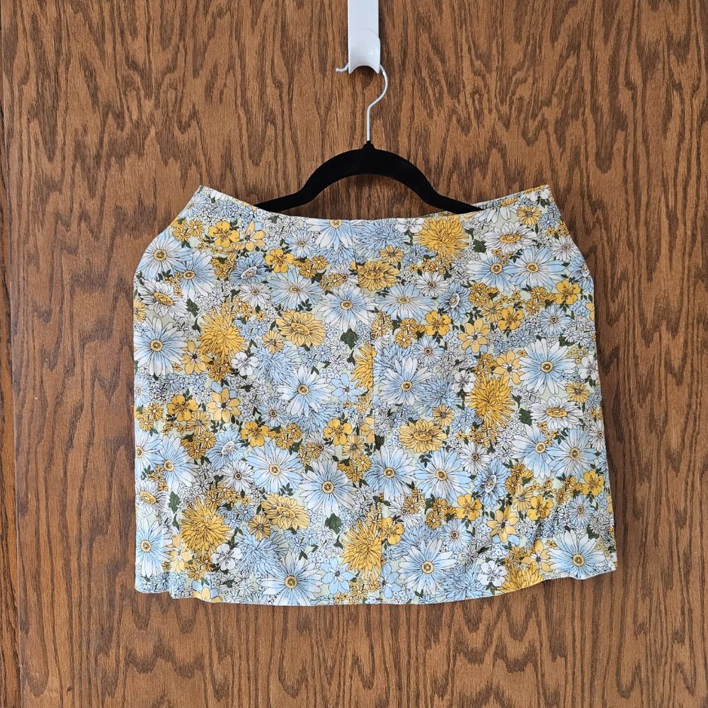 NWT Urban Outfitters Mini with back slit - Medium